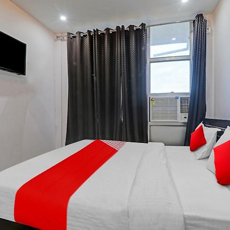 Hotel Oyo Flagship 81064 Chaudhary In Gorakhpur Esterno foto
