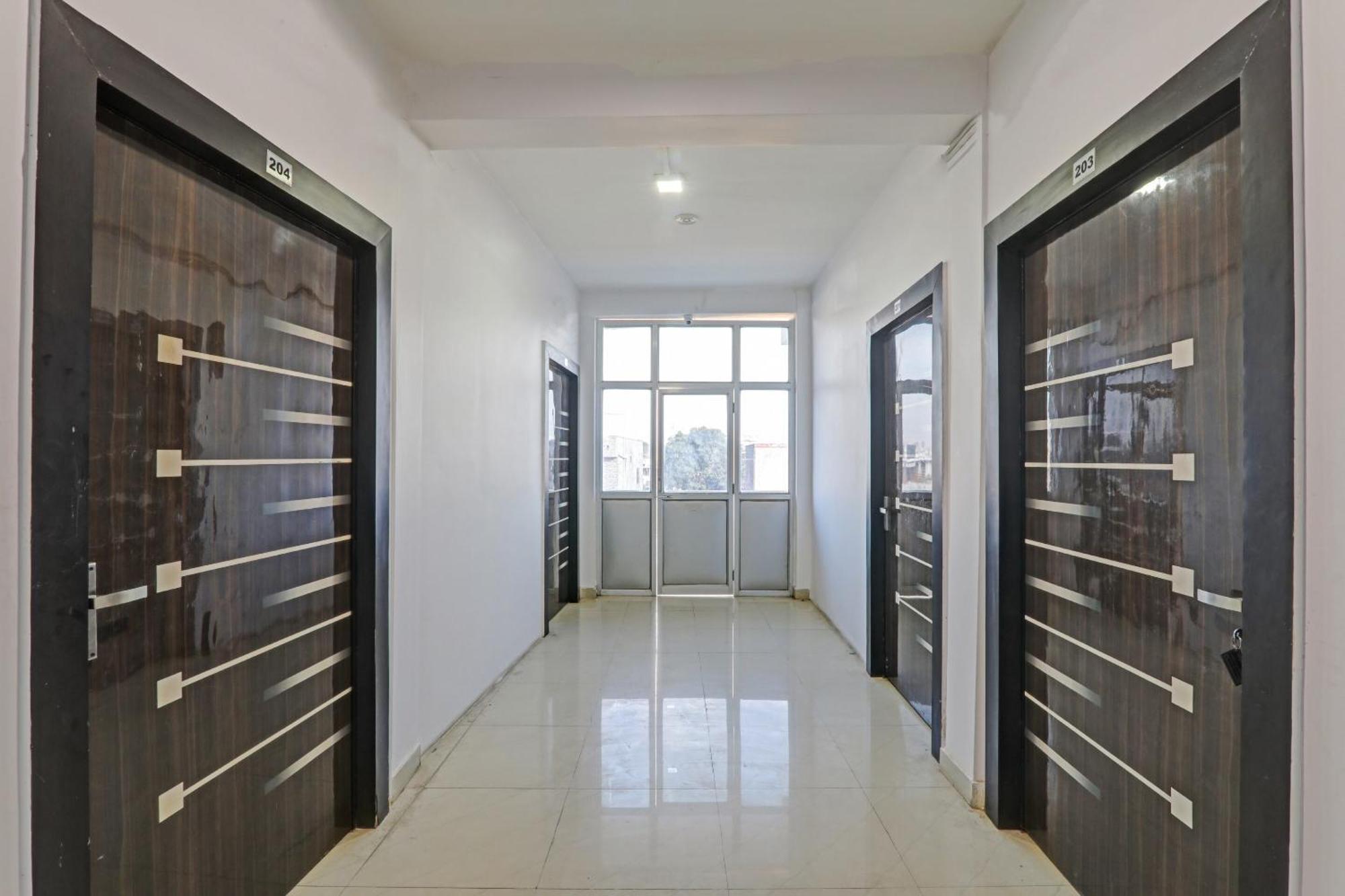 Hotel Oyo Flagship 81064 Chaudhary In Gorakhpur Esterno foto