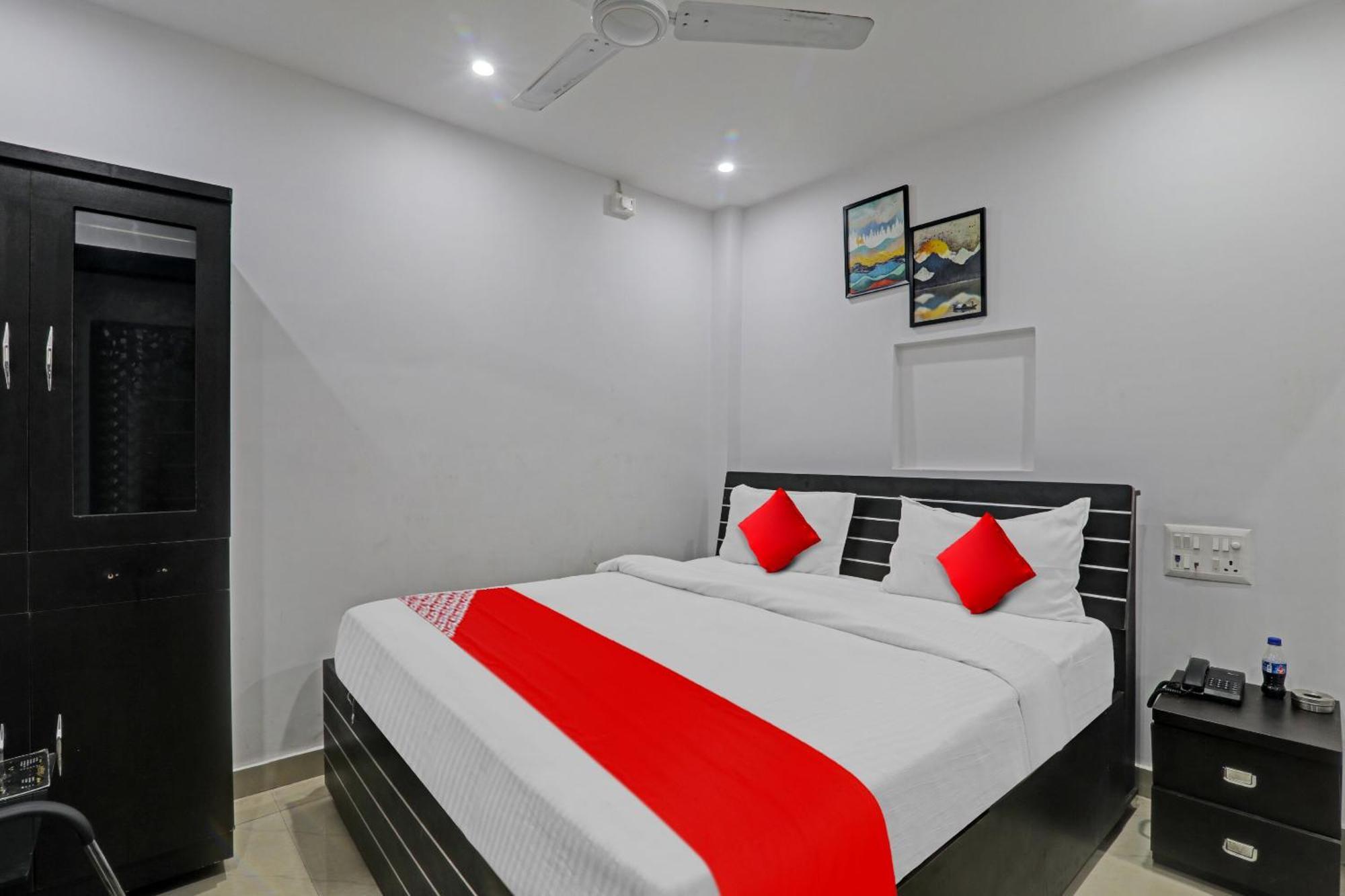 Hotel Oyo Flagship 81064 Chaudhary In Gorakhpur Esterno foto
