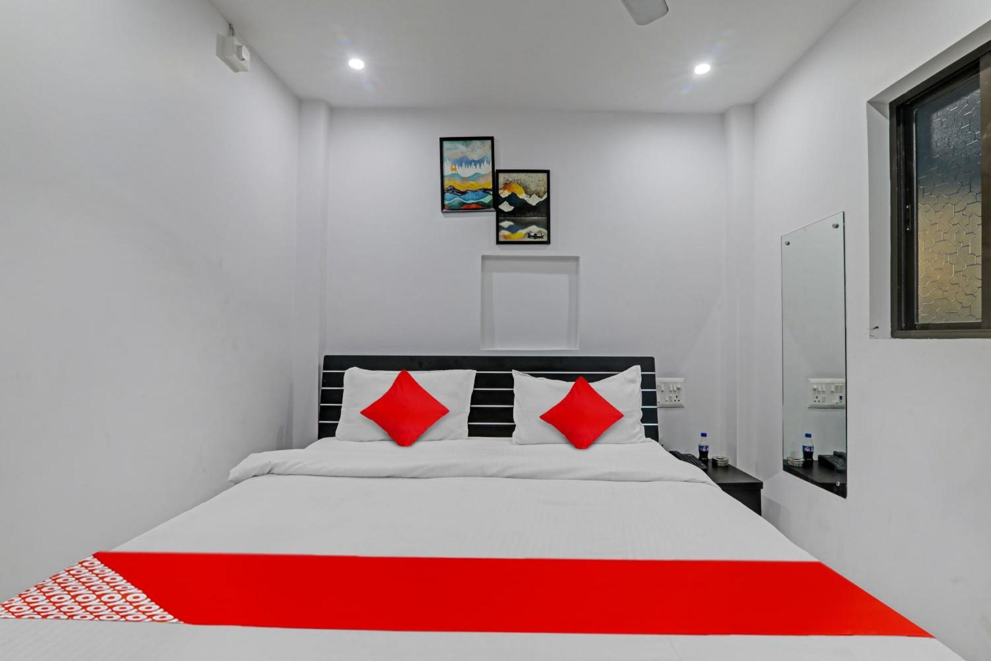 Hotel Oyo Flagship 81064 Chaudhary In Gorakhpur Esterno foto
