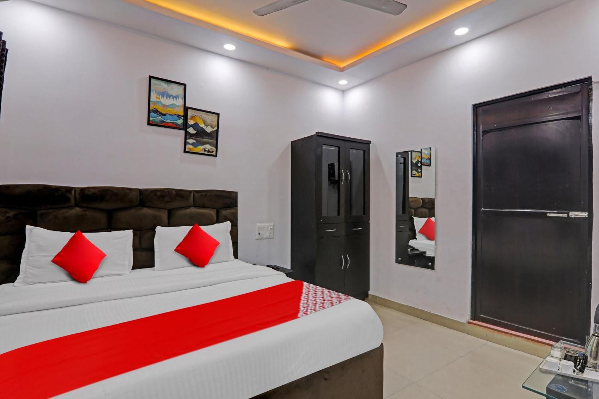 Hotel Oyo Flagship 81064 Chaudhary In Gorakhpur Esterno foto